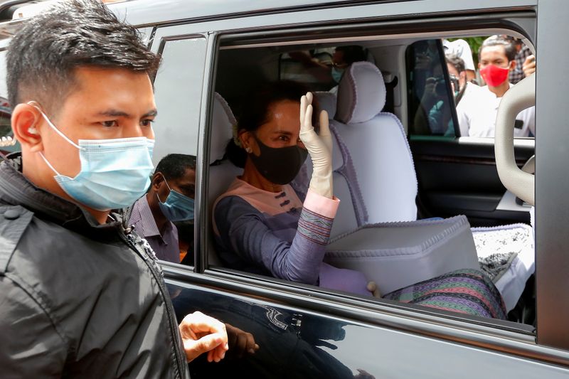 &copy; Reuters. Myanmar leader Aung San Suu Kyi arrives to the electoral commision to formalize her re-election bid as a parliament member in Yangon