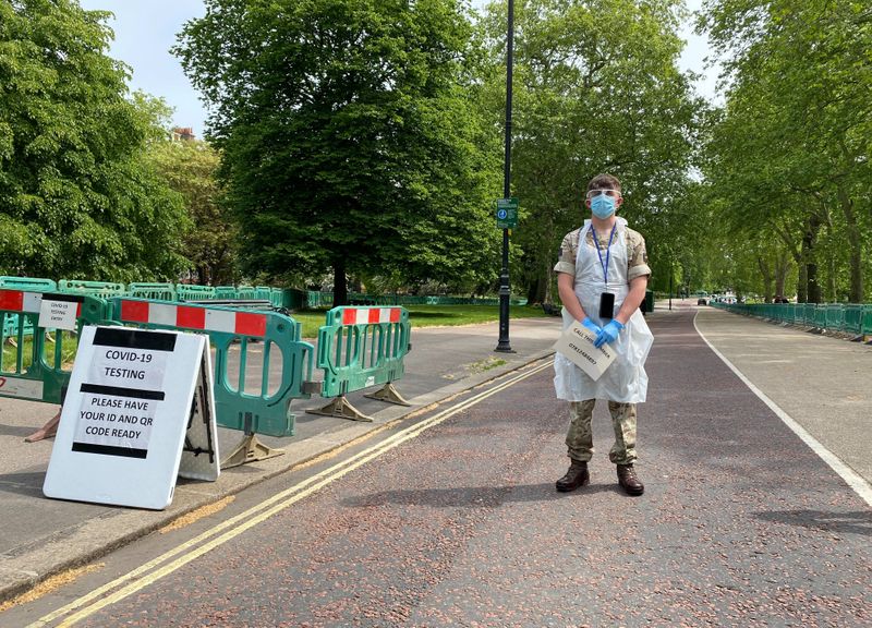 &copy; Reuters. A view of a COVID-19 testing station manned by British military personnel inside London&apos;s Hyde Park