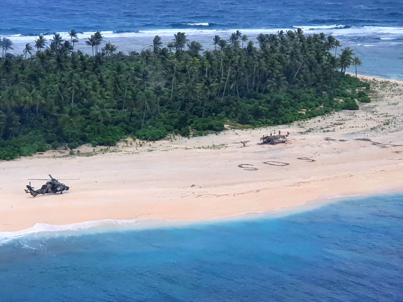 © Reuters. Sailors stranded on a Micronesian island