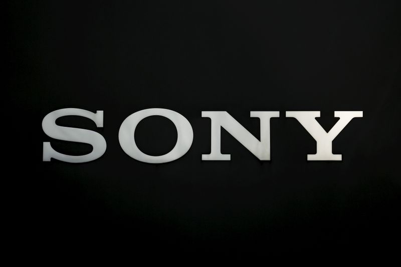 &copy; Reuters. Логотип Sony Corporation в штаб-квартире компании в Токио