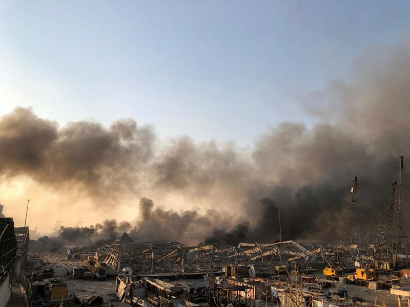© Reuters. مقتل 10 أشخاص على الأقل وإصابة المئات في انفجار هائل ببيروت