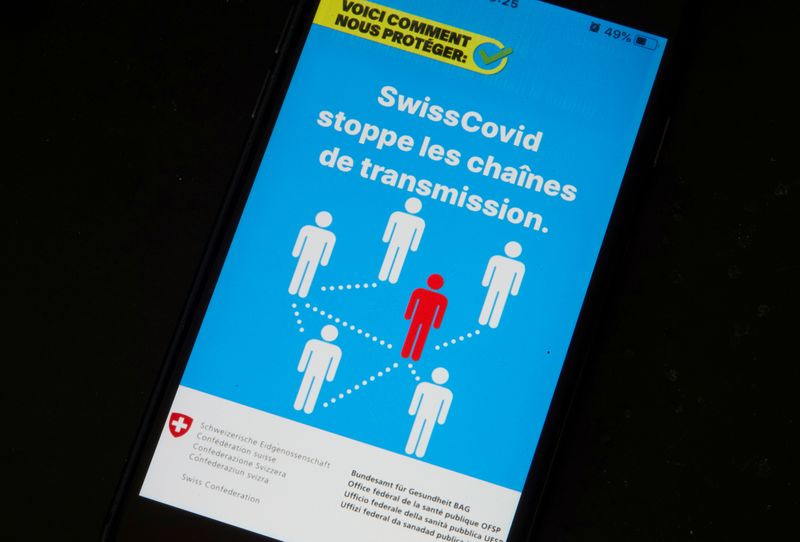 &copy; Reuters. FILE PHOTO: The Swisscovid contact tracing application is seen in this illustration