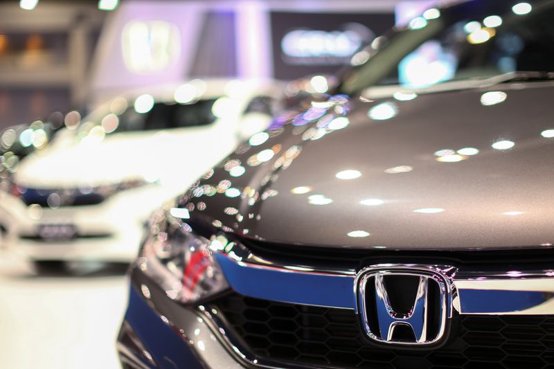 © Reuters. The logo of Honda is pictured at the 38th Bangkok International Motor Show in Bangkok