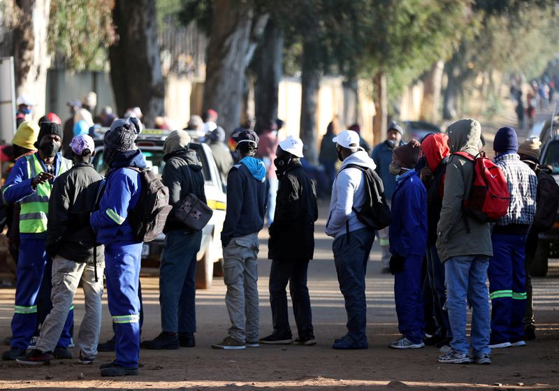 &copy; Reuters. Job seekers stand outside a construction