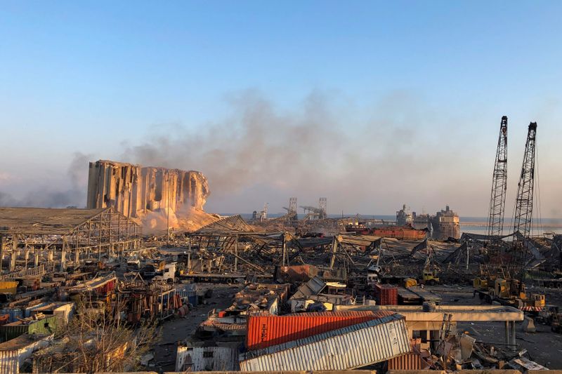 &copy; Reuters. Vista del área devastada por la explosión del martes en el puerto de Beirut
