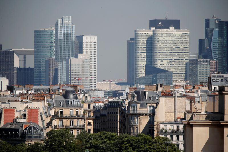 &copy; Reuters. FILE PHOTO: The skyline of La Defense business district seen from Paris