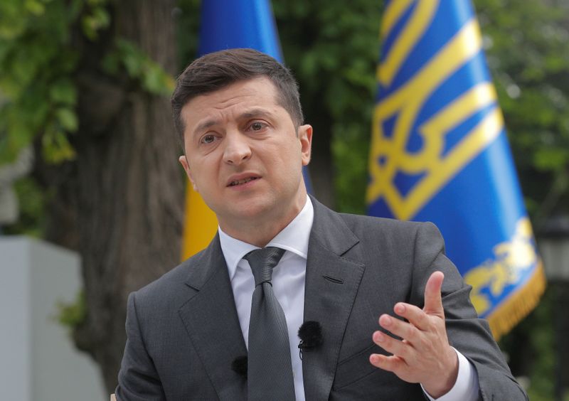 &copy; Reuters. FILE PHOTO: Ukrainian President Volodymyr Zelenskiy gestures during an open-air news conference in Kiev