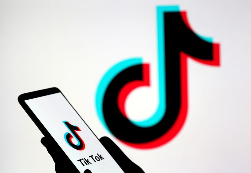&copy; Reuters. FILE PHOTO: A person holds a smartphone with TikTok logo displayed in this picture illustration