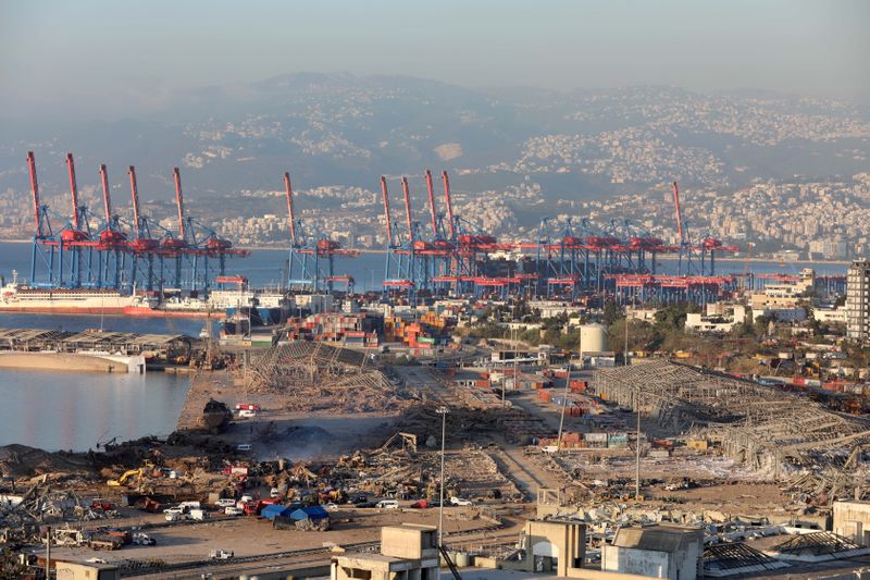 &copy; Reuters. Danos provocados por explosão na área portuária de Beirute