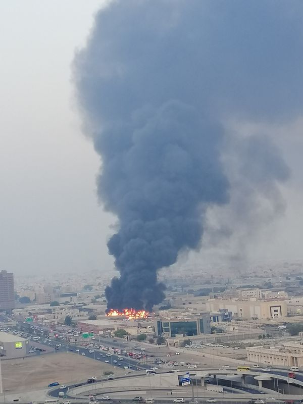 © Reuters. الشرطة: السيطرة على حريق في السوق الشعبي بإمارة عجمان في الإمارات