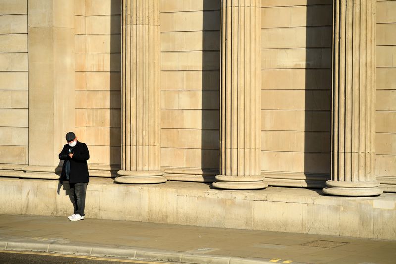 &copy; Reuters. FILE PHOTO: The spread of the coronavirus disease (COVID-19) in London