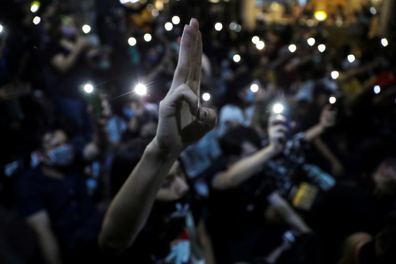   © Reuters. Protesta contra la democracia bajo el lema Harry Potter en Bangkok 
