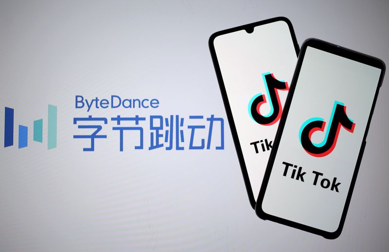 &copy; Reuters. Tik Tok logos are seen on smartphones in front of displayed ByteDance logo in this illustration