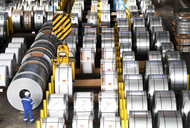 © Reuters. FILE PHOTO: Steel rolls are pictured at the plant of German steel company Salzgitter AG in Salzgitter