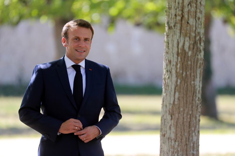 &copy; Reuters. الرئيس الفرنسي ماكرون يصل إلى بيروت في زيارة رسمية