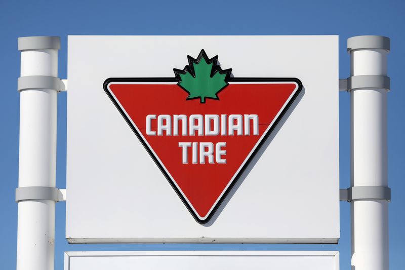 &copy; Reuters. The Canadian Tire logo is seen in Ottawa