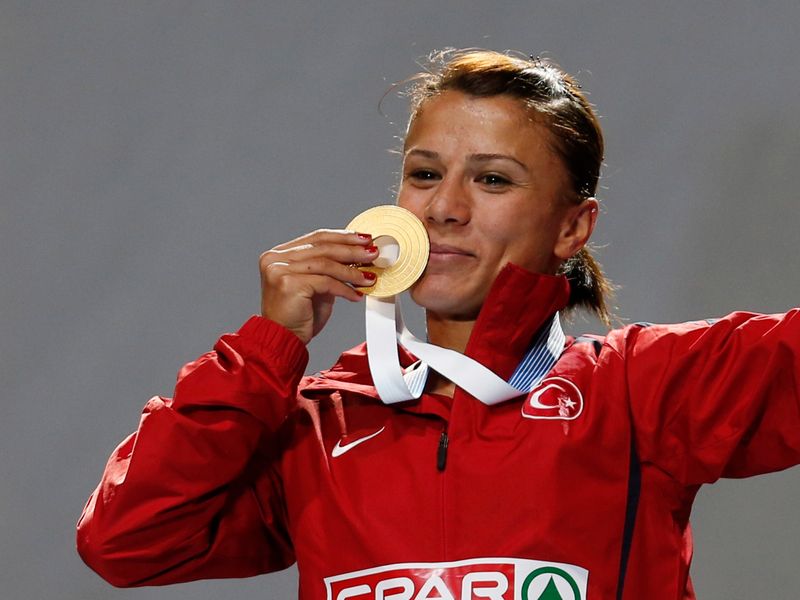 © Reuters. إيقاف التركية مينجير بطلة أوروبا 2012 في سباق ثلاثة آلاف متر موانع بسبب المنشطات