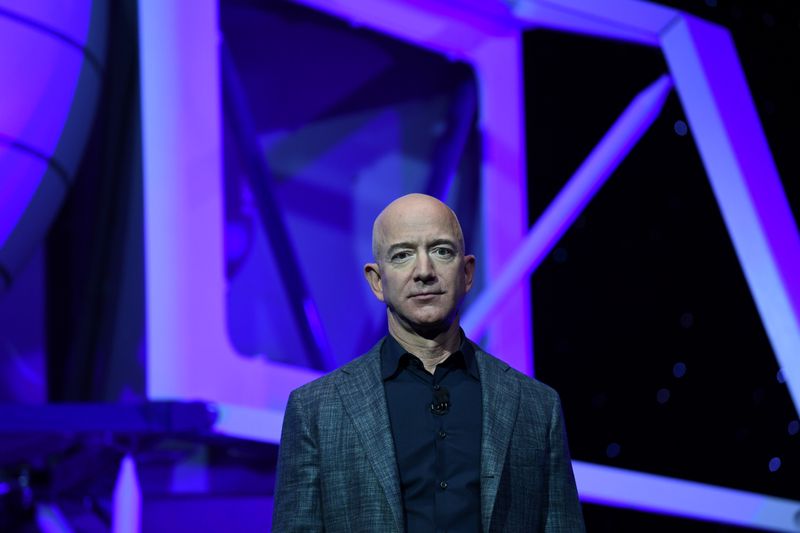 © Reuters. Founder, Chairman, CEO and President of Amazon Jeff Bezos unveils his space company Blue Origin's space exploration lunar lander rocket called Blue Moon during an unveiling event in Washington