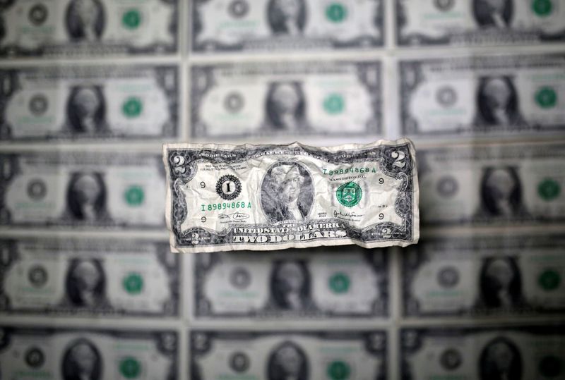 &copy; Reuters. FILE PHOTO:  U.S. dollar banknote is seen in this picture illustration