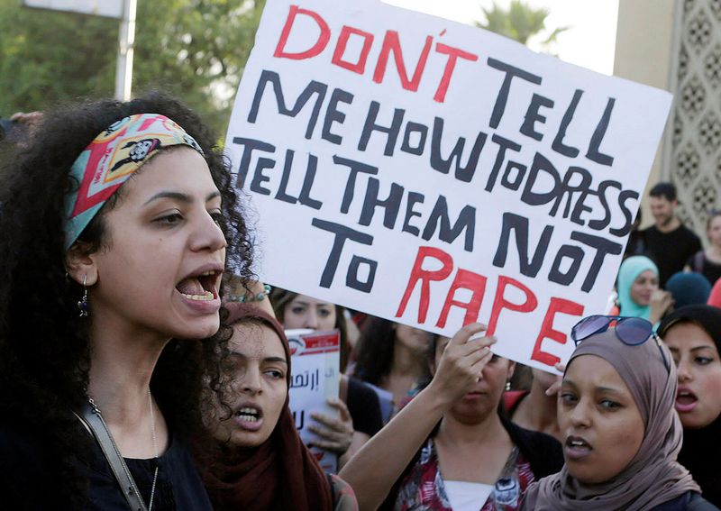 &copy; Reuters. FILE PHOTO: Women chant slogans as they gather to protest against sexual harassment in front of the opera house in Cairo