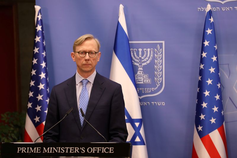 © Reuters. FILE PHOTO: U.S. special representative for Iran Brian Hook delivers a satement to the media in the Israeli prime minister's office in Jerusalem