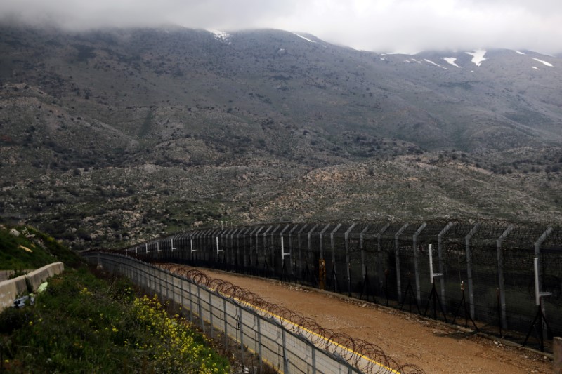 &copy; Reuters. FOTO DE ARCHIVO: Zona vallada en la línea de control entre Israel y Siria de los Altos del Golán