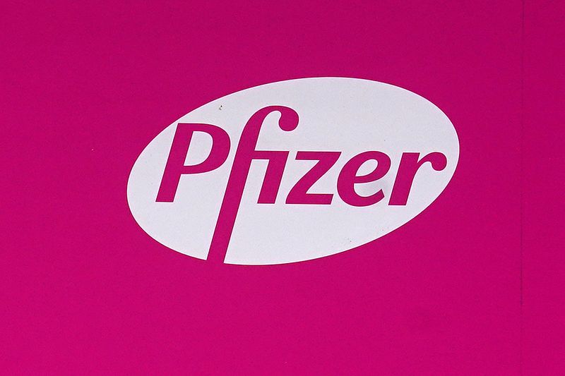 &copy; Reuters. A sign is pictured outside Pfizer Headquarters in the Manhattan borough of New York City