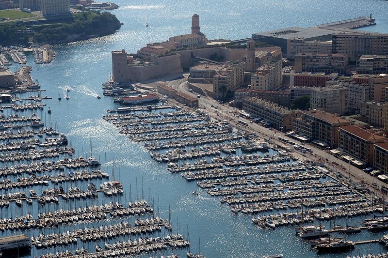 &copy; Reuters. MASQUE OBLIGATOIRE DÈS SAMEDI DANS PLUSIEURS QUARTIERS DE MARSEILLE