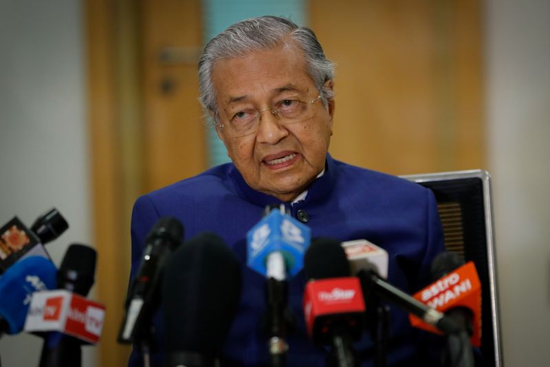 &copy; Reuters. Malaysia&apos;s former Prime Minister Mahathir Mohamad speaks during a news conference in Kuala Lumpur