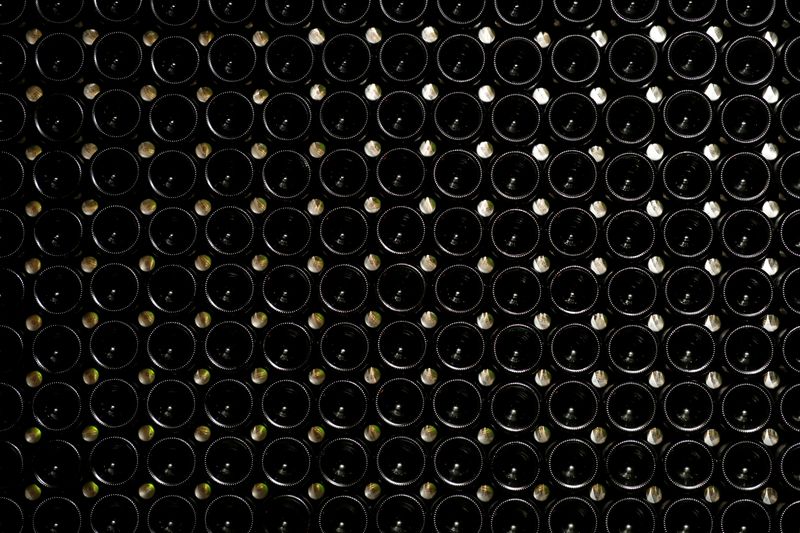 &copy; Reuters. FILE PHOTO: Bottles of champagne are stacked at Maison Mumm cellar in Reims