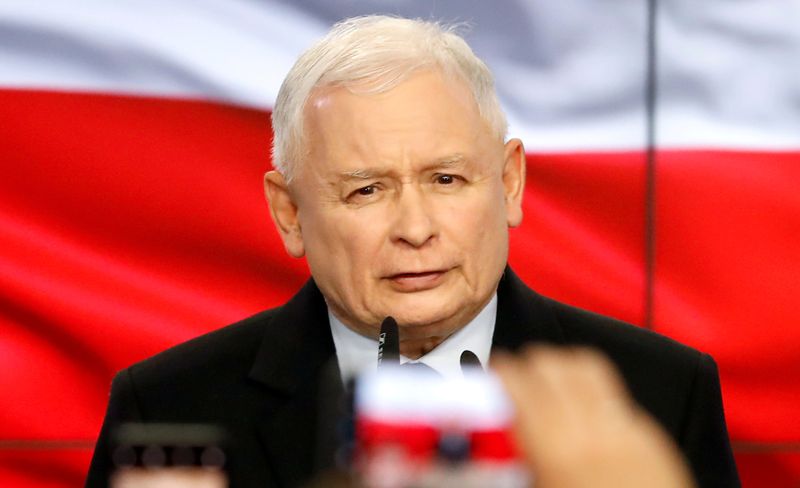 &copy; Reuters. FILE PHOTO: Poland&apos;s Law and Justice (PiS) leader Jaroslaw Kaczynski speaks in Warsaw