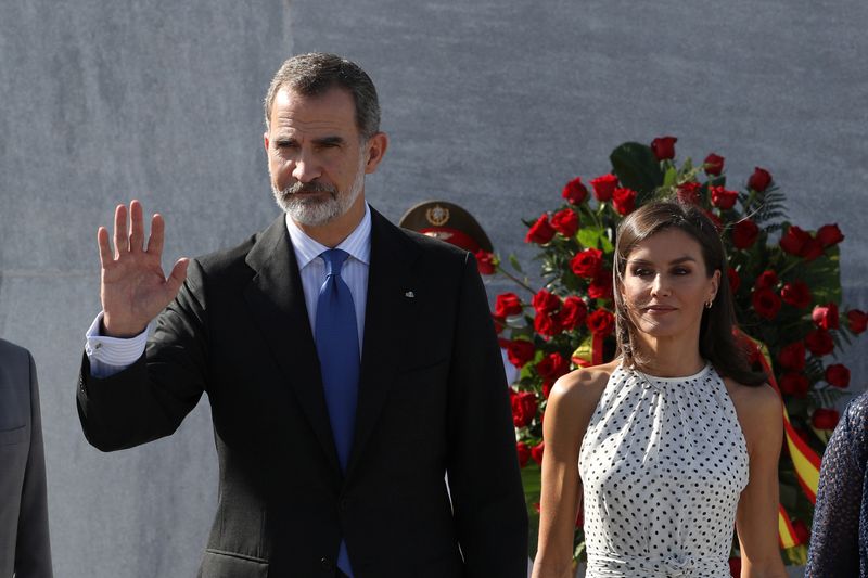 &copy; Reuters. FOTO DE ARCHIVO: El rey de España. Felipe VI, y la reina Letizia en La Habana