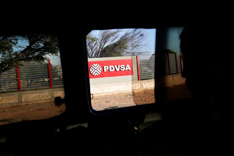 &copy; Reuters. The logo of the Venezuelan state oil company PDVSA is seen on one of their offices in Punto Fijo