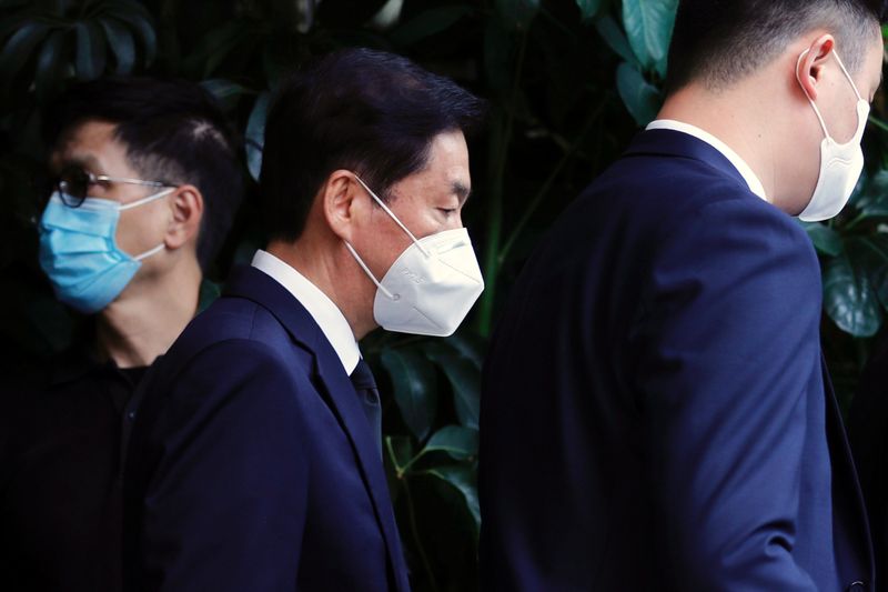 &copy; Reuters. Luo Huining, head of China&apos;s Liaison Office attends Macau gambling tycoon Stanley Ho&apos;s funeral reception, in Hong Kong