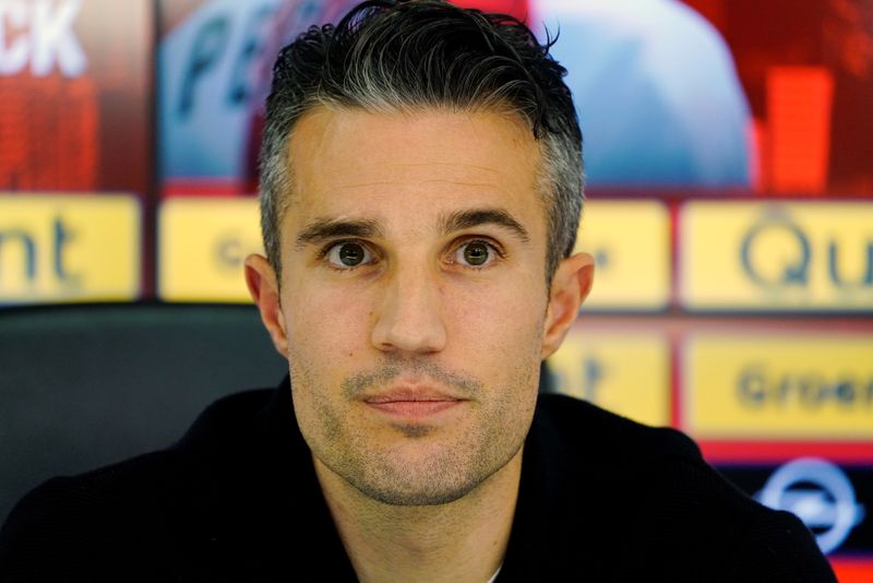 &copy; Reuters. Robin van Persie attends a news conference, after the Dutch player signed a contract with Feyenoord, in Rotterdam