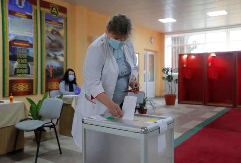 &copy; Reuters. روسيا البيضاء تجري انتخابات وسط احتجاجات تهز رئيسها القوي