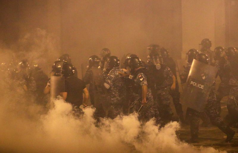 © Reuters. Protest following Tuesday's blast, in Beirut