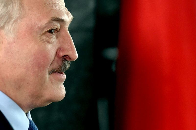 &copy; Reuters. Primo piano del presidente bielorusso rieletto Alexander Lukashenko a Minsk