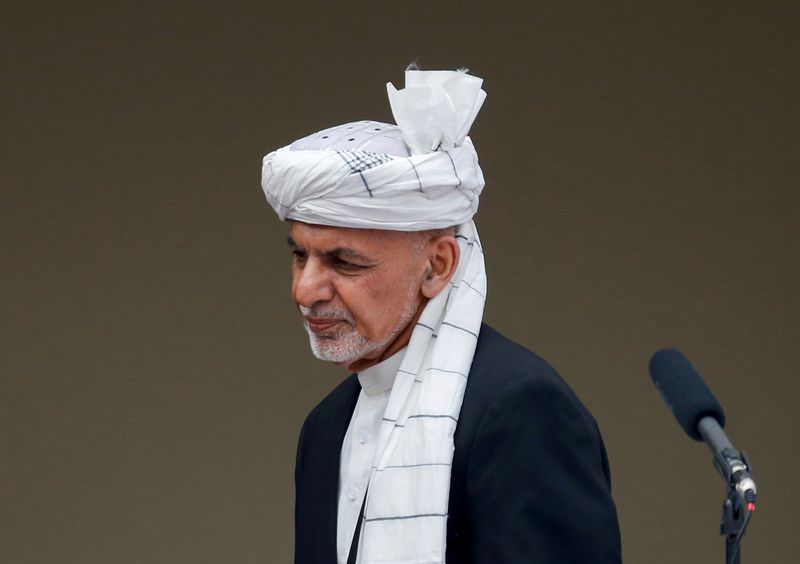 © Reuters. FILE PHOTO: Afghanistan's President Ashraf Ghani arrives to his inauguration as president, in Kabul