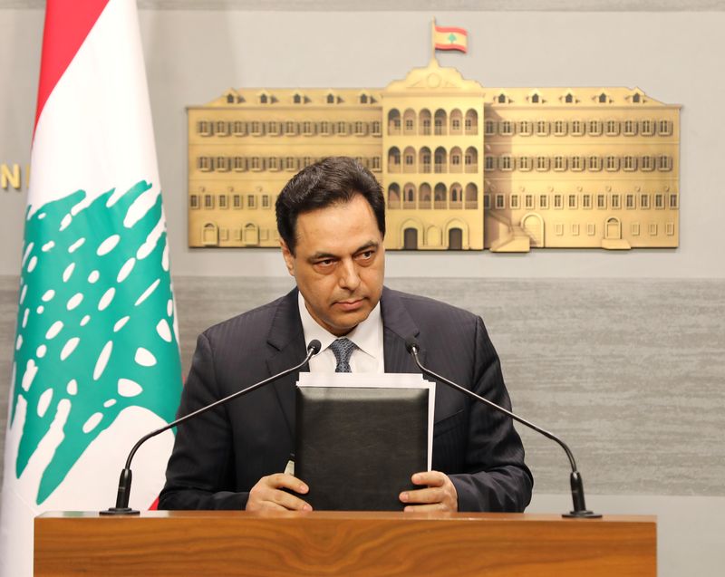 &copy; Reuters. FOTO DE ARCHIVO: El primer ministro del Líbano, Hassan Diab, durante un discurso televisado a la nación en el palacio de gobierno en Beirut, Líbano