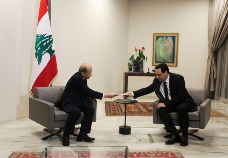 © Reuters. Lebanon's Prime Minister Hassan Diab submits his resignation to Lebanon's President Michel Aoun at the presidential palace in Baabda