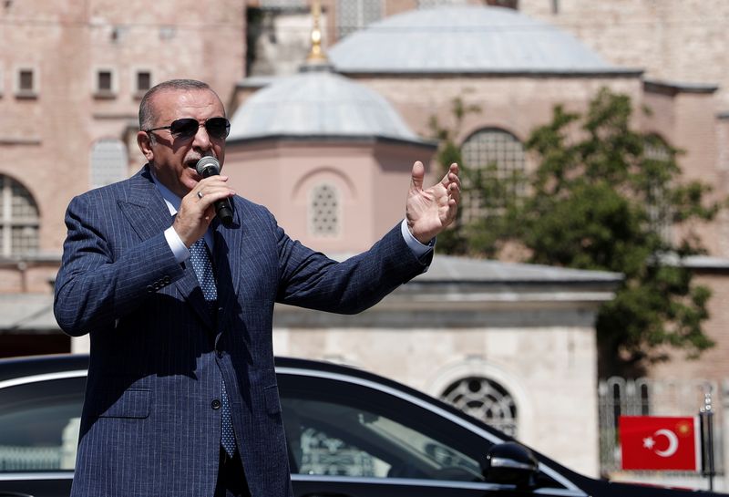 &copy; Reuters. الرئيس التركي يأمل بأن يستمر تراجع أسعار الفائدة في السوق