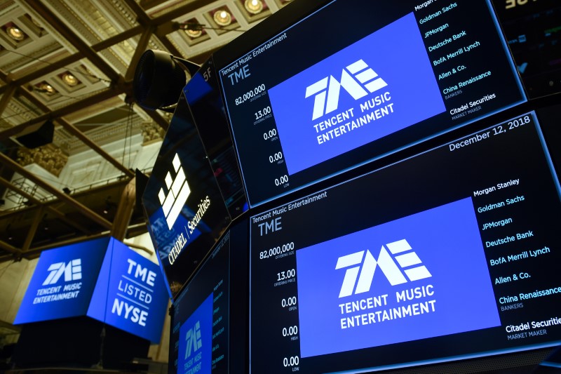 &copy; Reuters. FILE PHOTO: Tencent Music Entertainment celebrates the company&apos;s IPO on the floor of the NYSE in New York