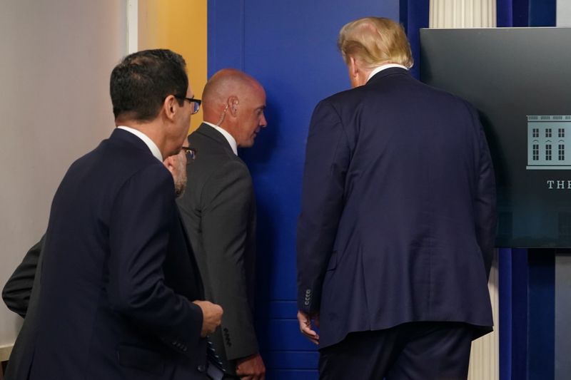 &copy; Reuters. U.S. President Donald Trump holds a coronavirus disease (COVID-19) pandemic briefing at the White House