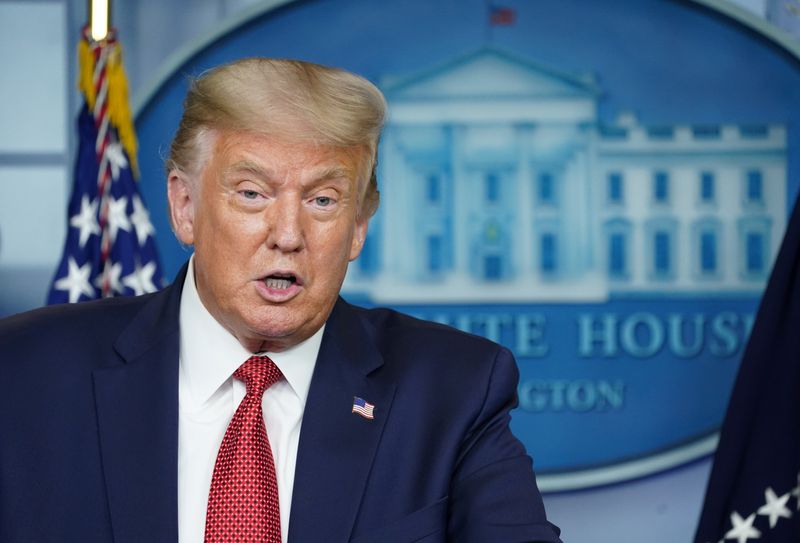 &copy; Reuters. U.S. President Trump holds a coronavirus disease (COVID-19) pandemic briefing at the White House