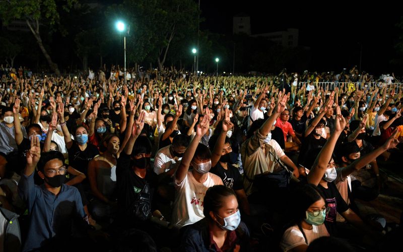 &copy; Reuters. Rally to demand the government to resign, to dissolve the parliament and to hold new elections under a revised constitution, at Thammasat University&apos;s Rangsit campus