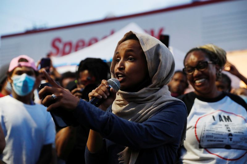 &copy; Reuters. FILE PHOTO: Protests in Minneapolis after the death of George Floyd