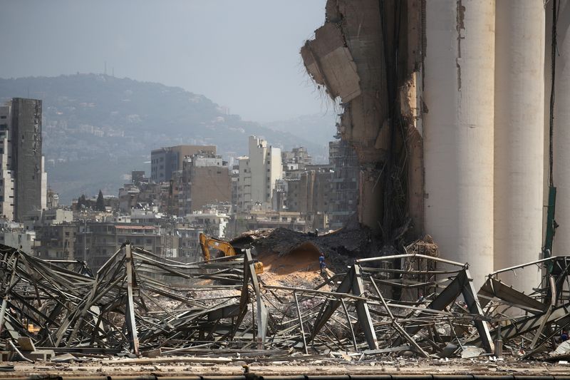&copy; Reuters. FILE PHOTO: Aftermath of Tuesday&apos;s blast in Beirut&apos;s port area