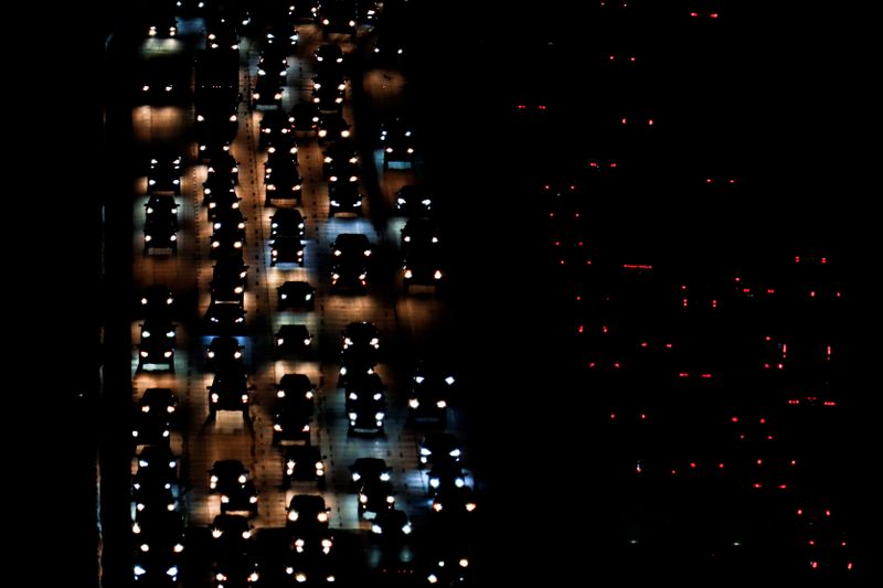 &copy; Reuters. FILE PHOTO: Rush hour traffic moves north and south on interstate 5 near Encinitas, California