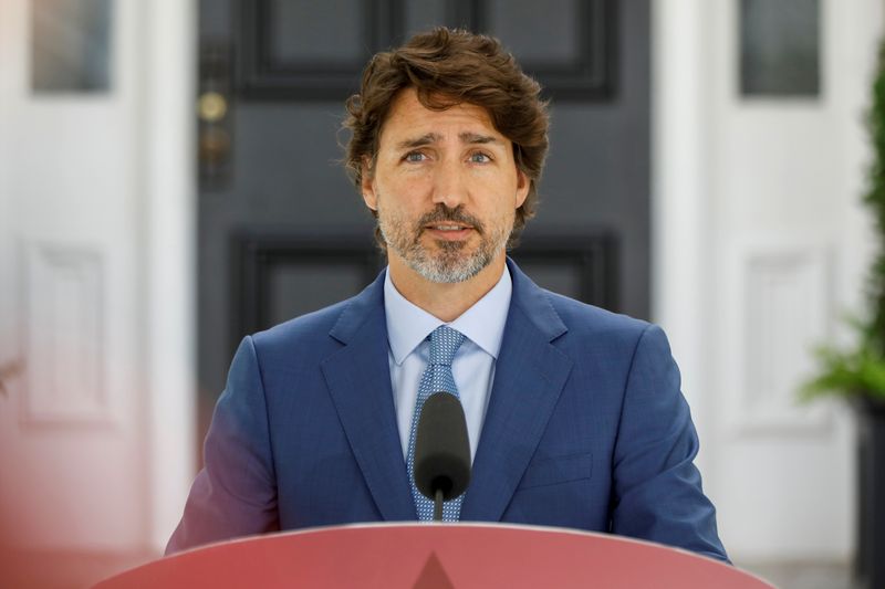 © Reuters. FILE PHOTO: Canada's Prime Minister Justin Trudeau attends a news conference in Ottawa